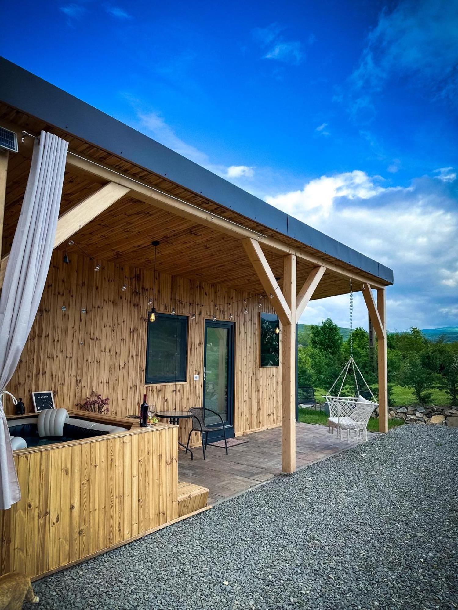 Kubiq Transalpina Villa Petresti Bagian luar foto