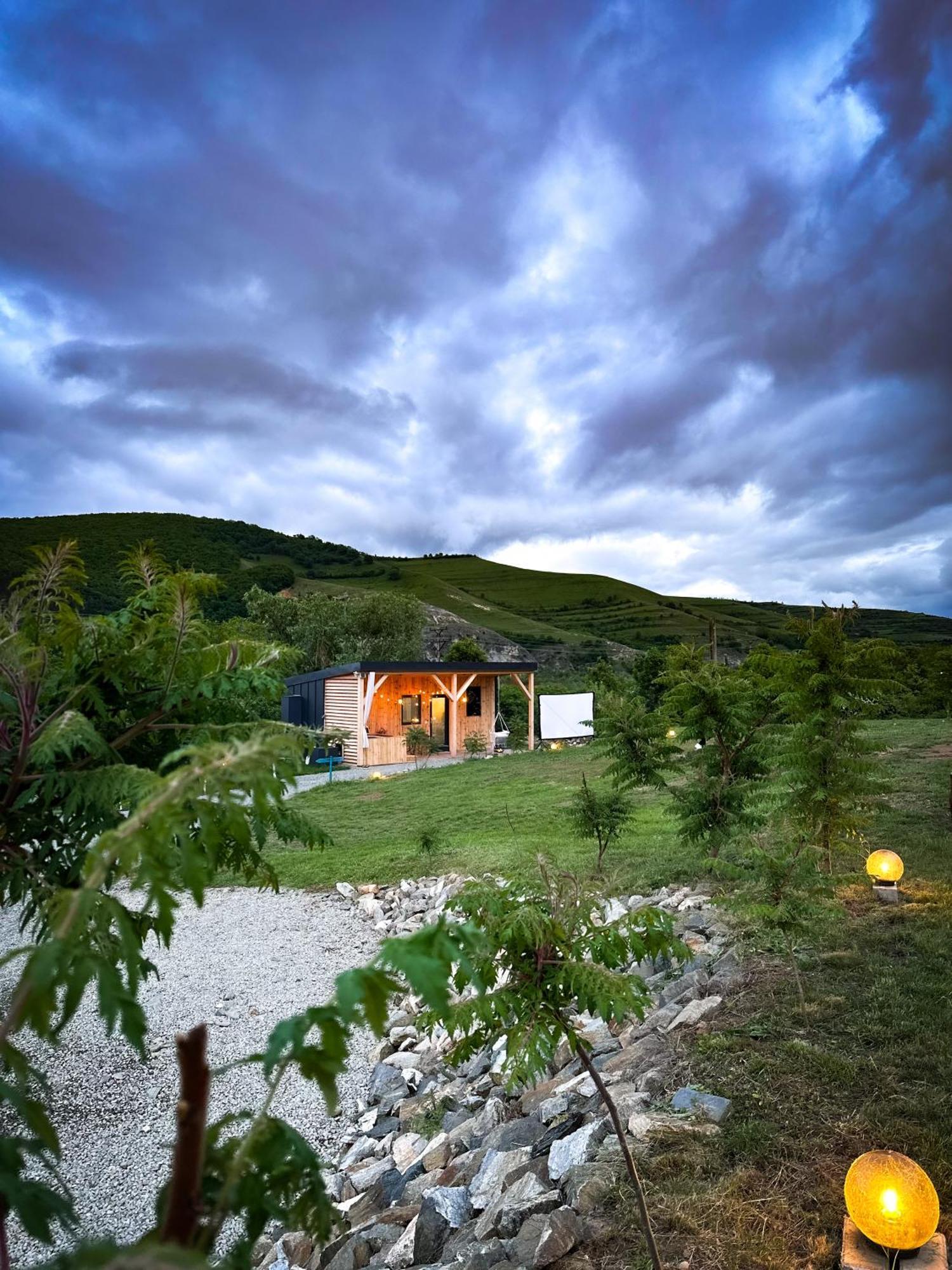 Kubiq Transalpina Villa Petresti Bagian luar foto