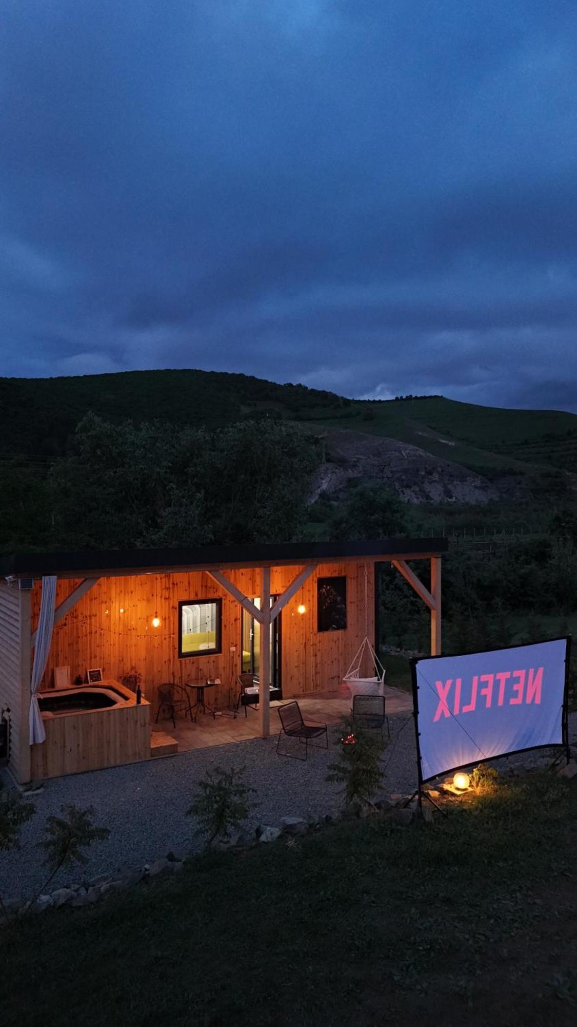 Kubiq Transalpina Villa Petresti Bagian luar foto